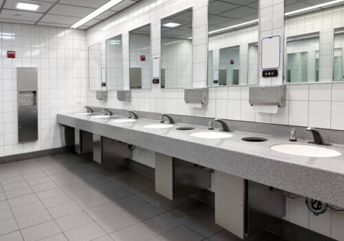 PESTE 160 DE BLOCURI SANITARE DIN ȘCOLI VOR FI RENOVATE PÂNĂ ÎN 2026 PENTRU ÎMBUNĂTĂȚIREA CONDIȚIILOR DE IGIENĂ