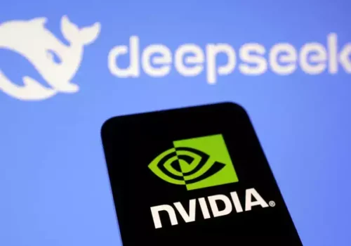 „DEEPSEEK” ȘOCEAZĂ PIEȚELE: INTELIGENȚA ARTIFICIALĂ CHINEZĂ PROVOACĂ PIERDERI MASIVE PENTRU NVIDIA