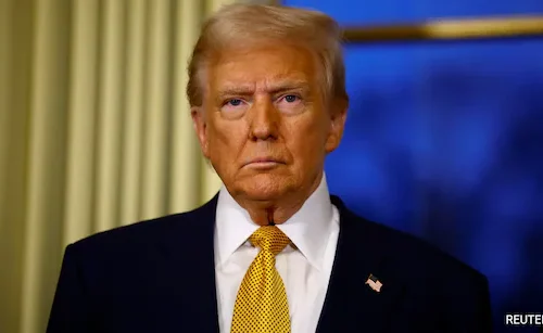 DONALD TRUMP DEPUNE JURĂMÂNTUL ȘI DEVINE OFICIAL AL 47-LEA PREȘEDINTE AL SUA: „EPOCA DE AUR A AMERICII ÎNCEPE CHIAR ACUM”