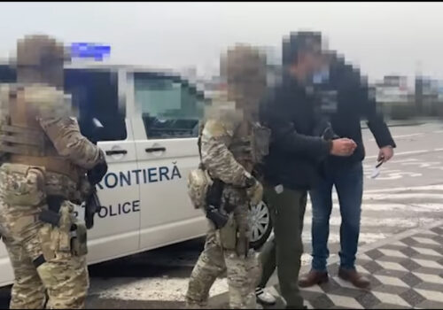CETĂȚEAN AZER EXTRĂDAT DIN REPUBLICA MOLDOVA: POLIȚIA DE FRONTIERĂ EXECUTĂ CU SUCCES UN MANDAT INTERNAȚIONAL