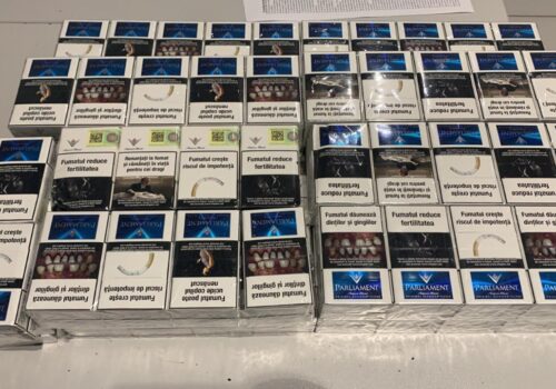 320 DE PACHETE DE ȚIGĂRI, DESCOPERITE LA AEROPORTUL INTERNAȚIONAL CHIȘINĂU