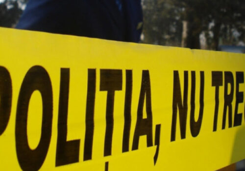 CRIMĂ ȘOCANTĂ LA HULUBOAIA: DOI SOȚI GĂSIȚI MORȚI ÎN PROPRIA LOCUINȚĂ, FIUL LOR ESTE PRINCIPALUL SUSPECT