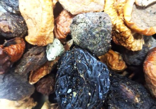 LOT DE 10,5 TONE DE FRUCTE USCATE NECONFORME, OPRIT LA FRONTIERĂ DE ANSA